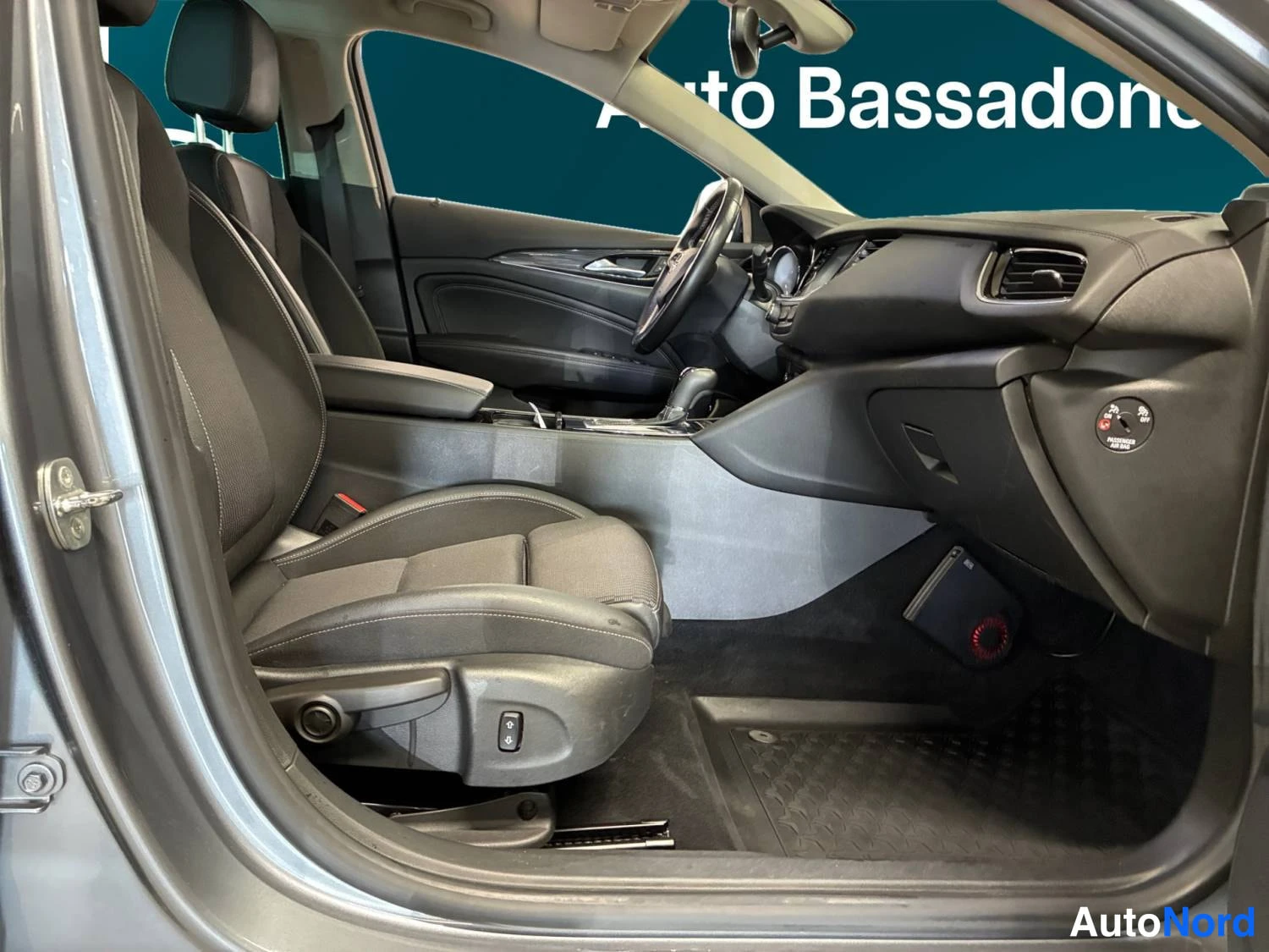 Harmaa Opel Insignia Sports Tourer 2019, kuva 17