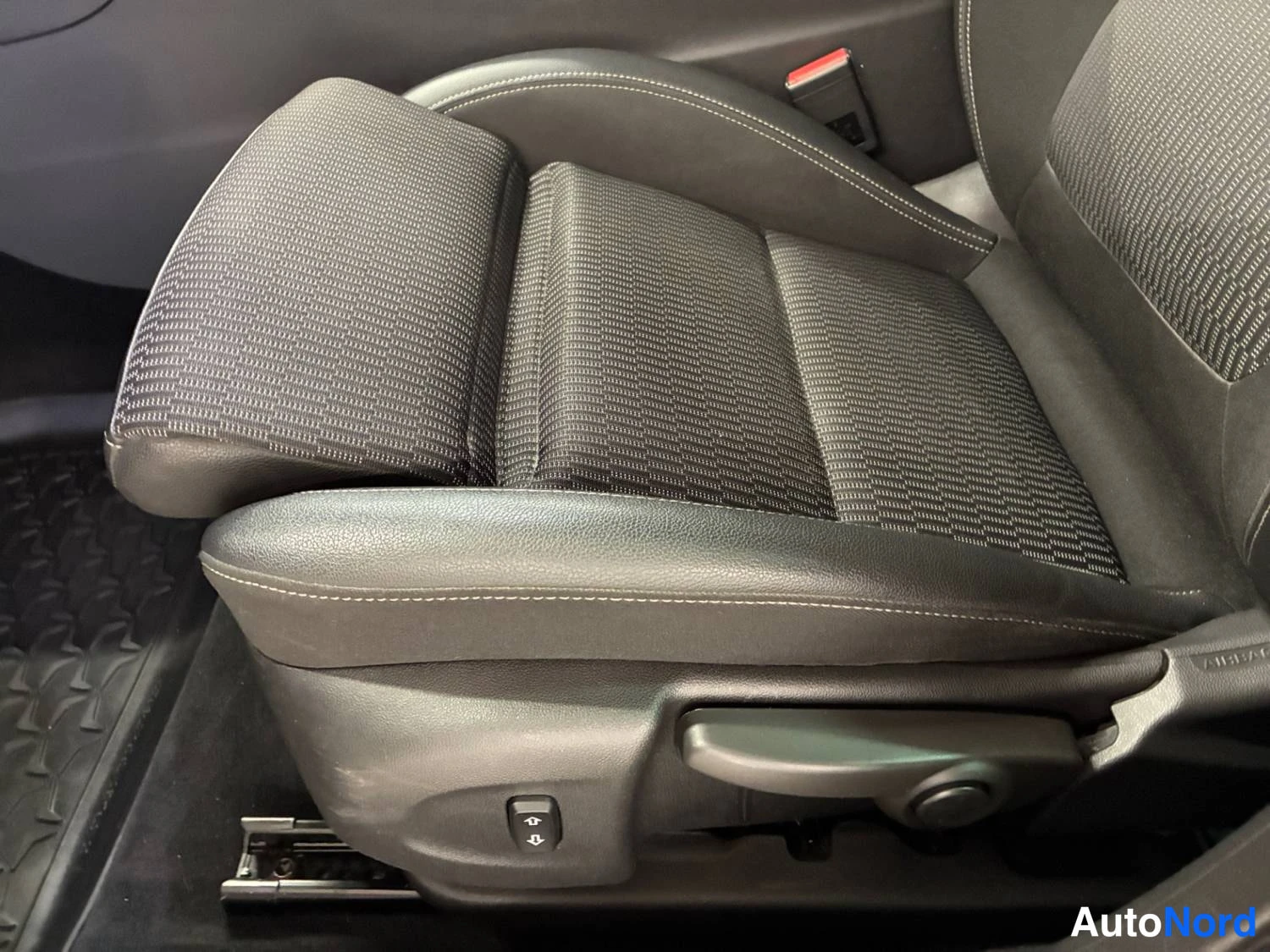 Harmaa Opel Insignia Sports Tourer 2019, kuva 20