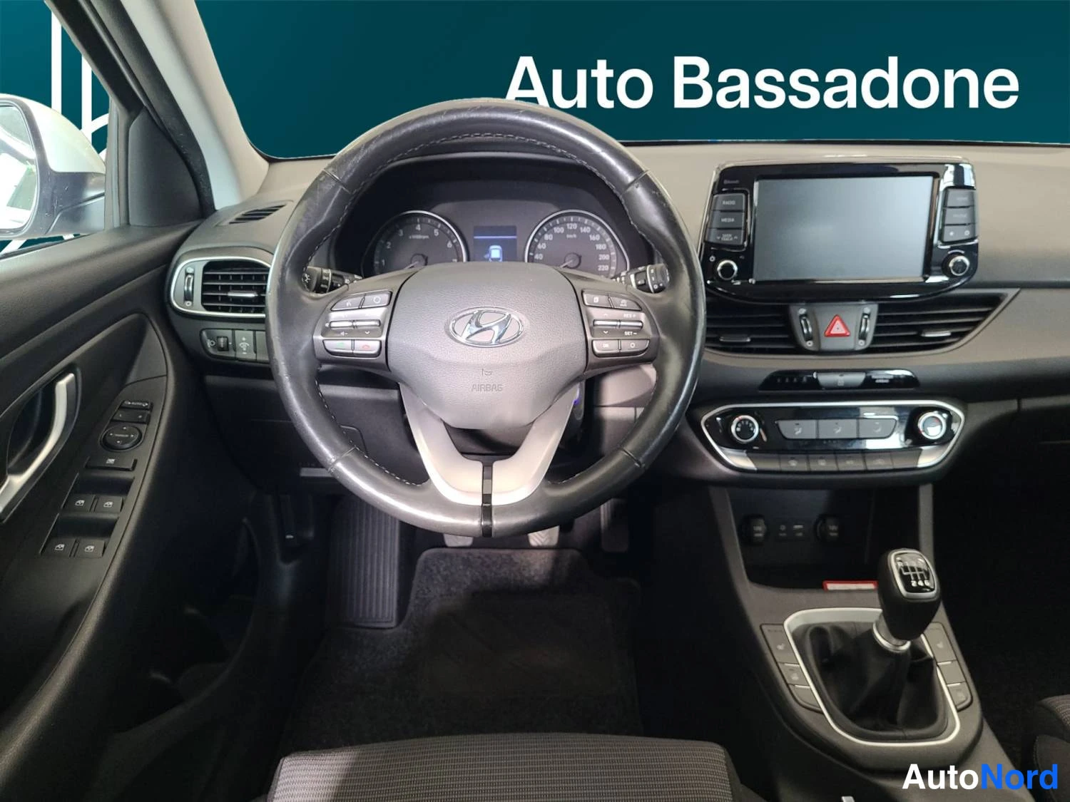 Valkoinen Hyundai I30 2019, kuva 12