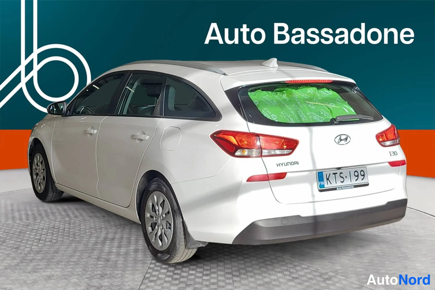 Valkoinen Hyundai I30 2019, takaviisto, kuva 6