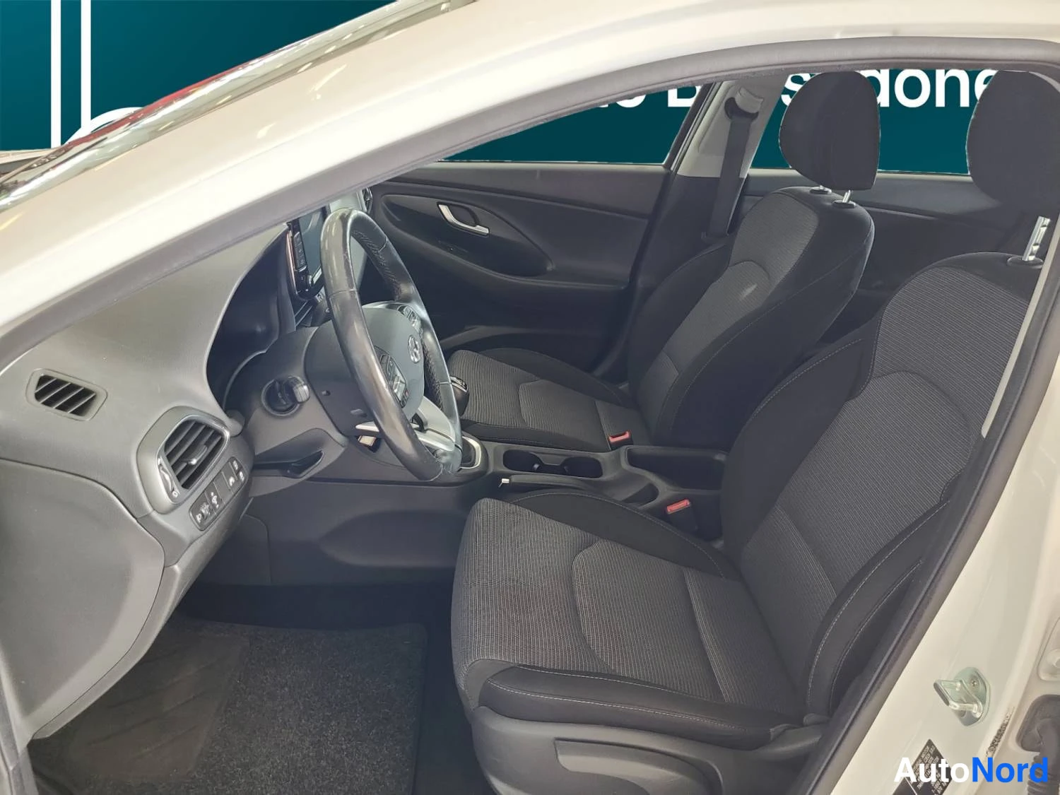 Valkoinen Hyundai I30 2019, kuva 9