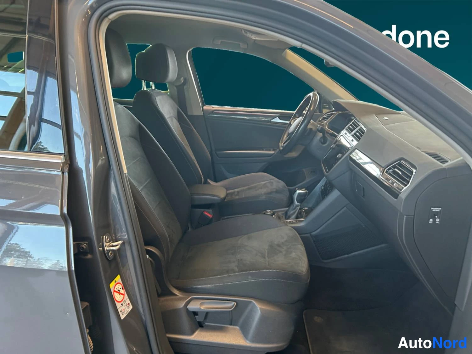 Harmaa Volkswagen Tiguan 2021, kuva 14
