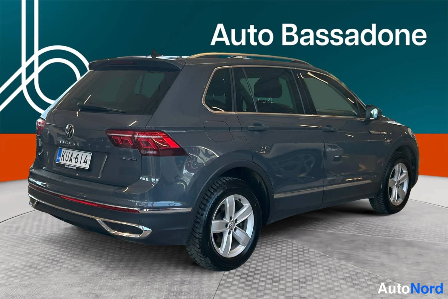 Harmaa Volkswagen Tiguan 2021, takaviisto, kuva 6