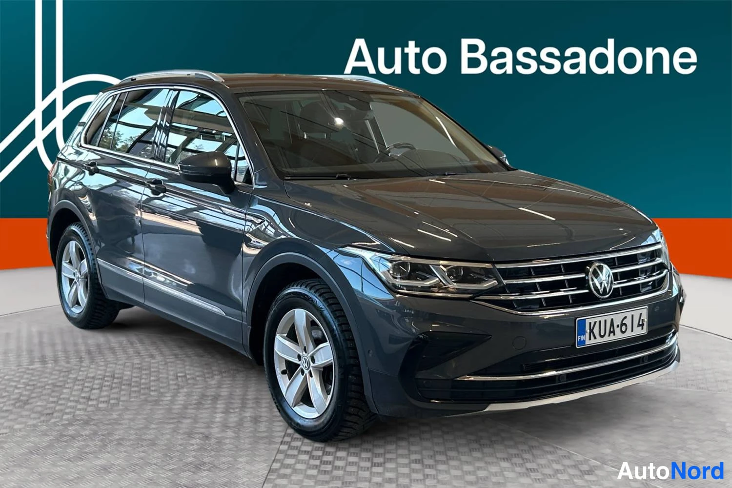 Harmaa Volkswagen Tiguan 2021, etuviisto, keula oikealle, kuva 3