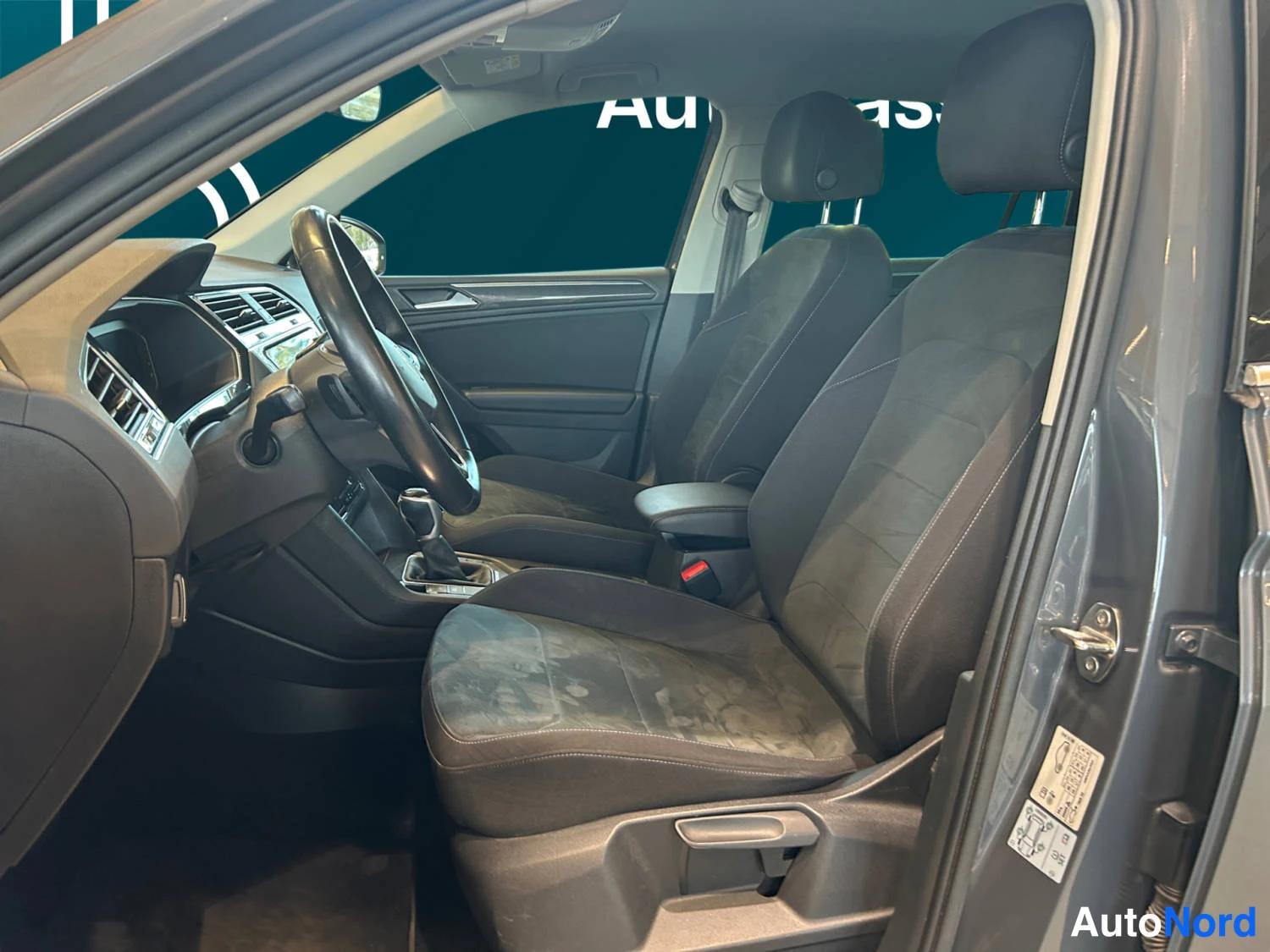 Harmaa Volkswagen Tiguan 2021, kuva 9
