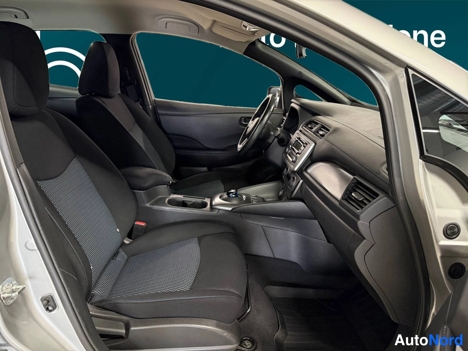 Hopea Nissan Leaf 2021, kuva 15