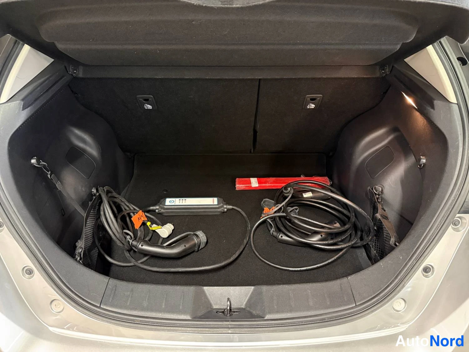 Hopea Nissan Leaf 2021, kuva 16