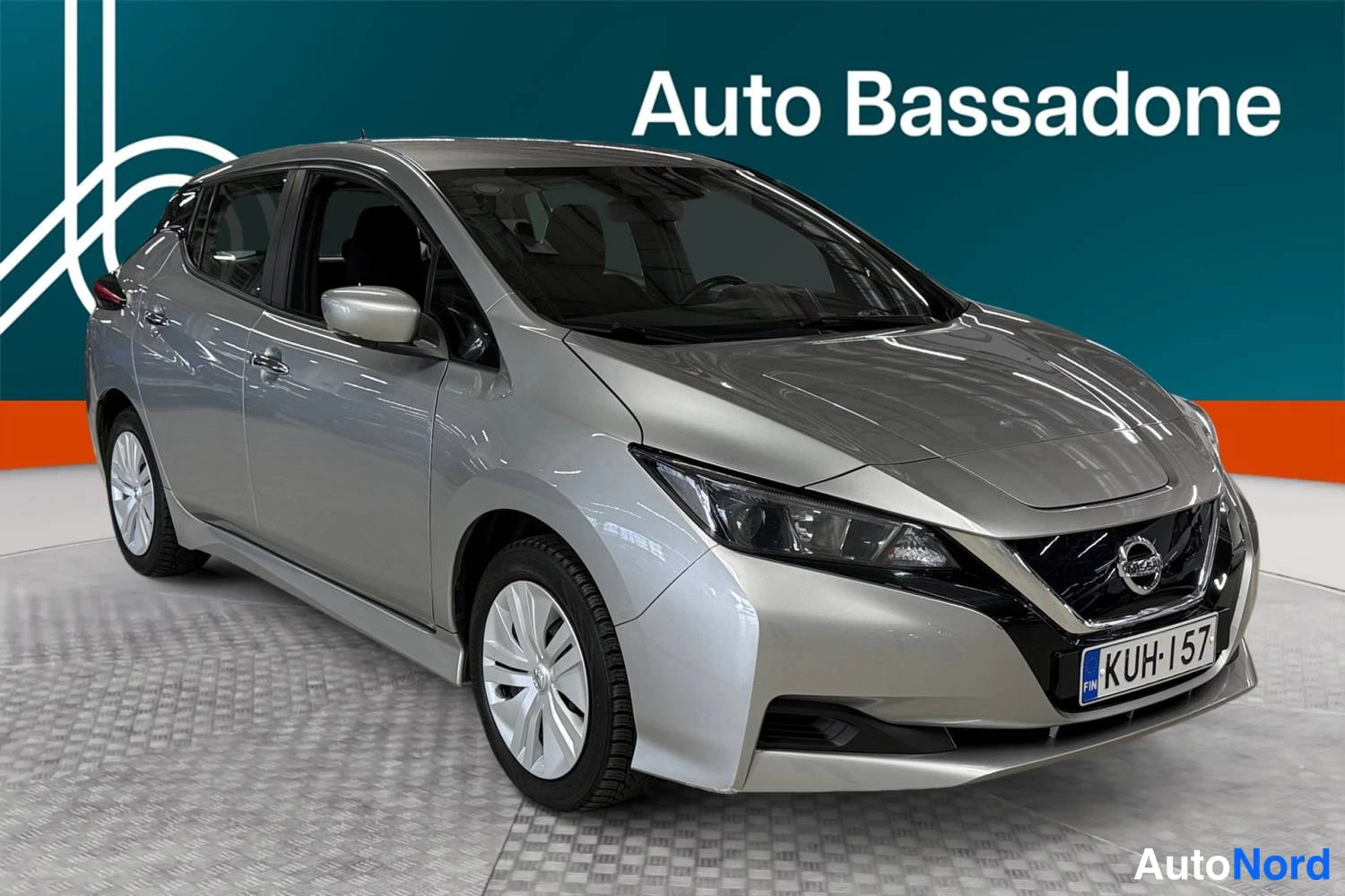 Hopea Nissan Leaf 2021, etuviisto, keula oikealle, kuva 3