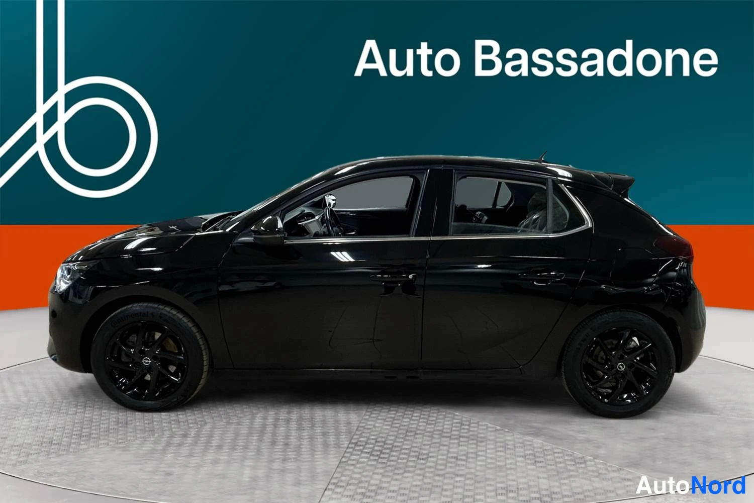 Musta Opel Corsa 2021, sivulta, kuva 4