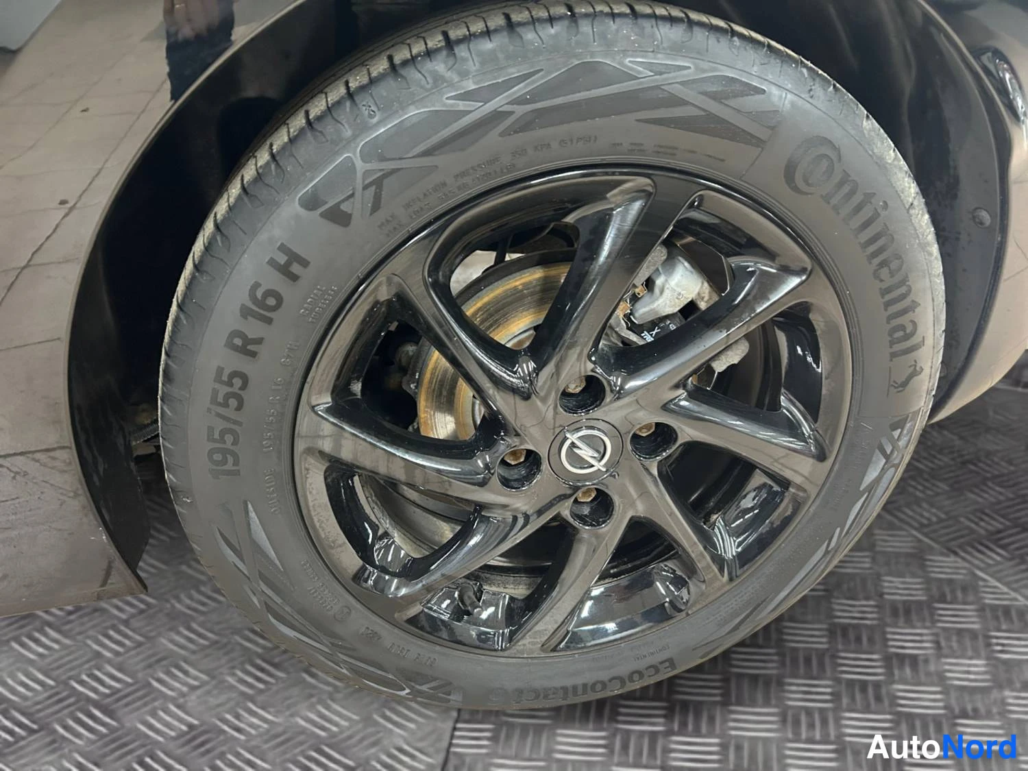 Musta Opel Corsa 2021, kuva 9