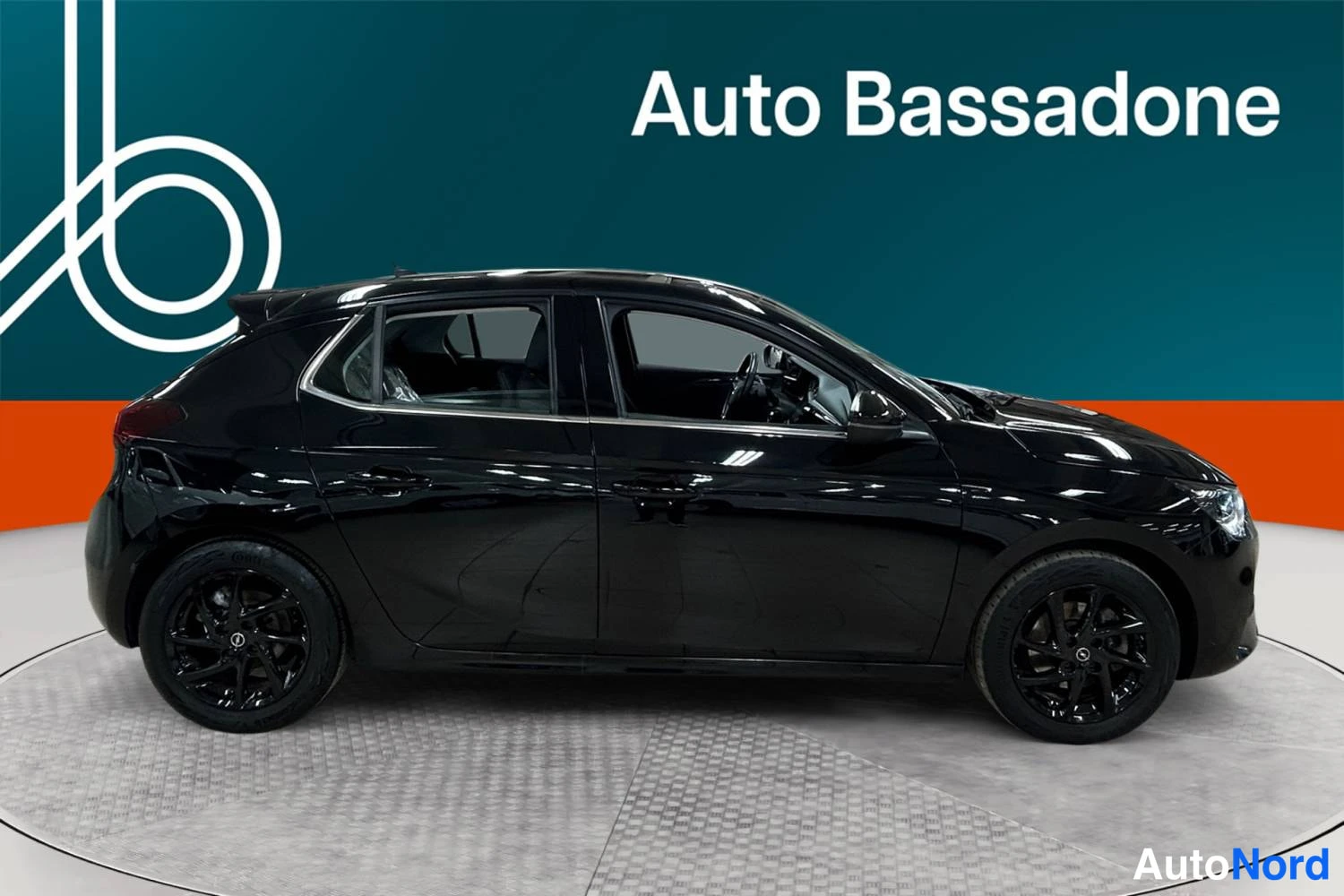 Musta Opel Corsa 2021, sivulta, kuva 5