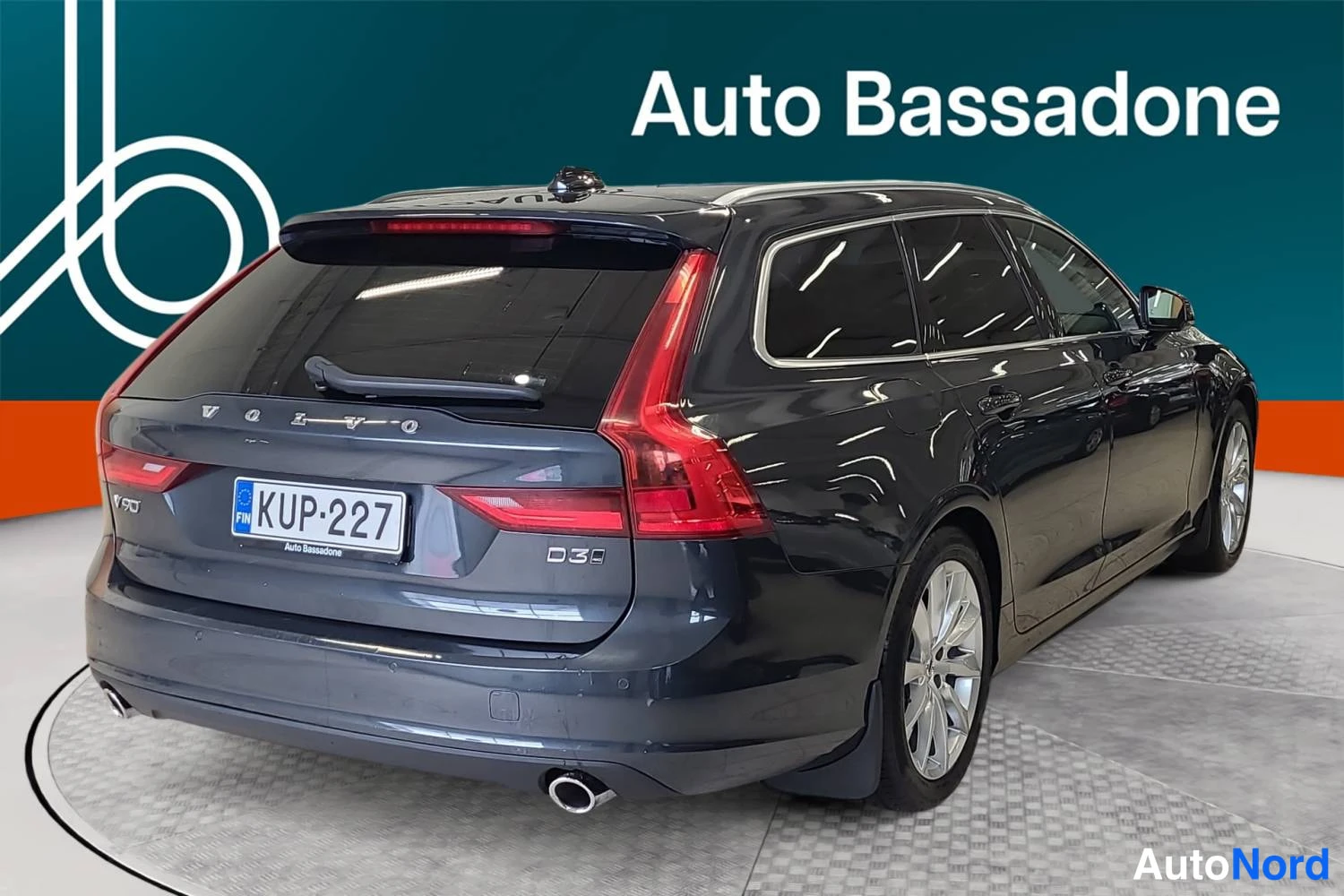Harmaa Volvo V90 2019, takaviisto, kuva 7