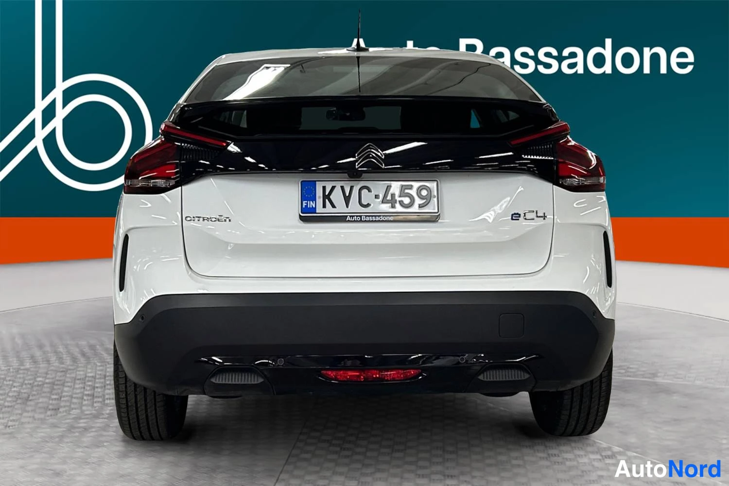 Valkoinen Citroen C4 2023, takaa, kuva 9