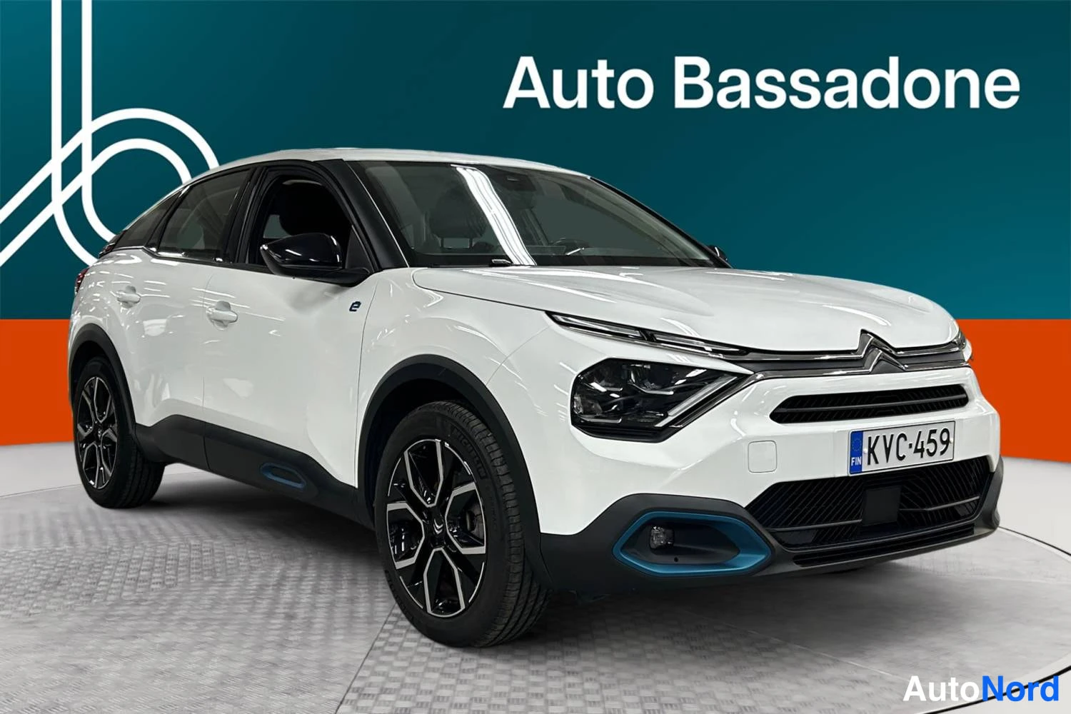 Valkoinen Citroen C4 2023, etuviisto, keula oikealle, kuva 2
