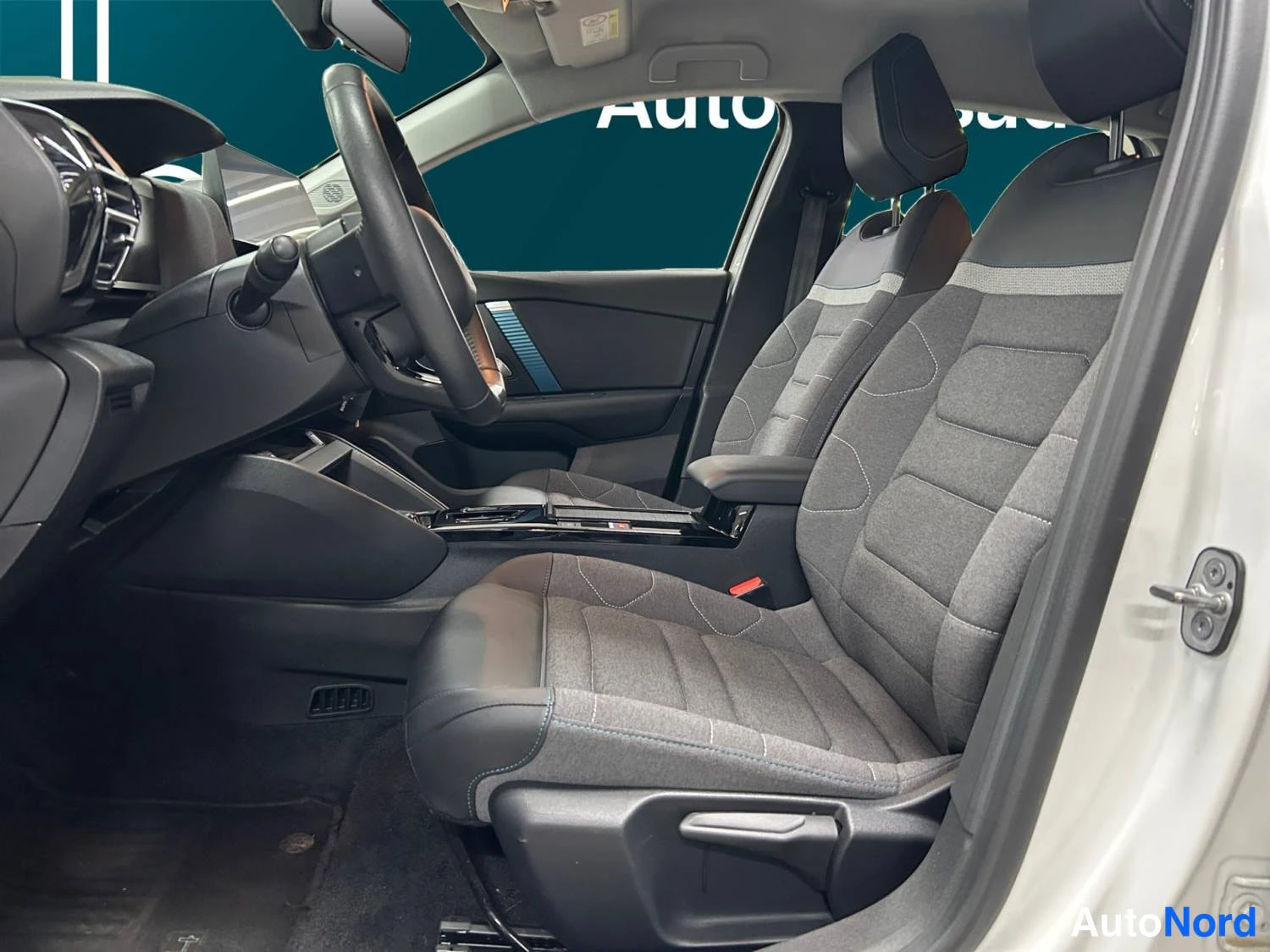 Valkoinen Citroen C4 2023, kuva 19