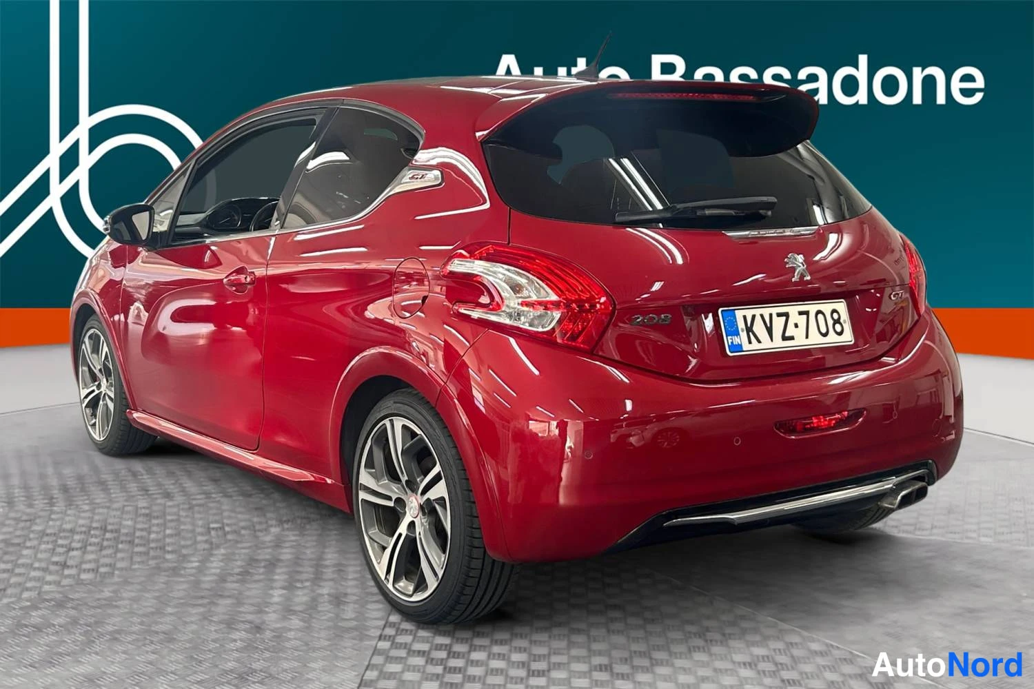 Punainen Peugeot 208 GTi 2013, takaviisto, kuva 9