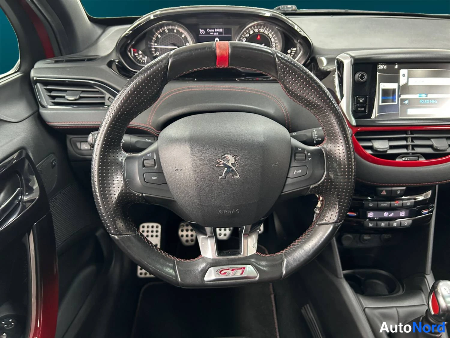 Punainen Peugeot 208 GTi 2013, edestä, kuva 6
