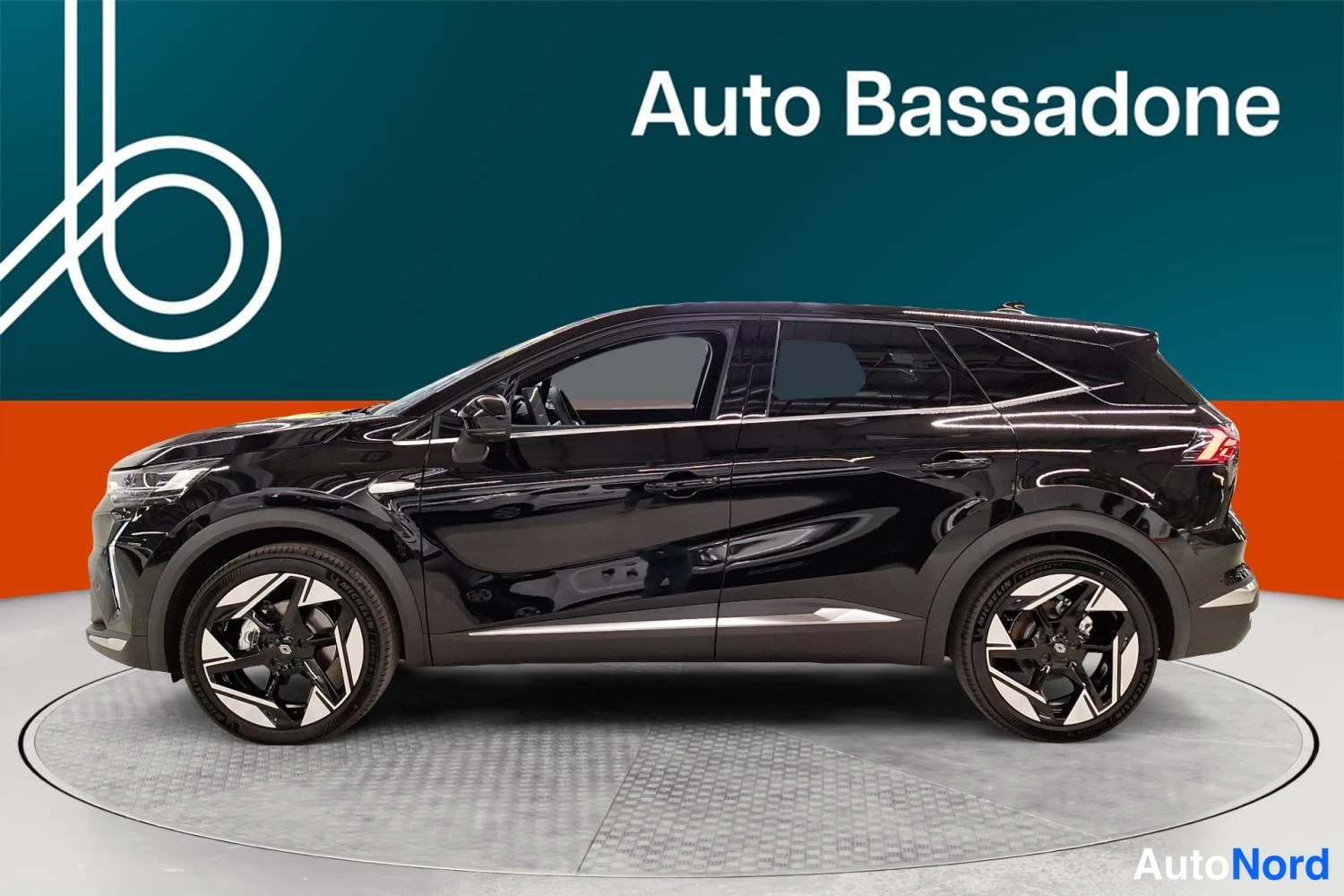Musta Renault Symbioz 2026, sivulta, kuva 2