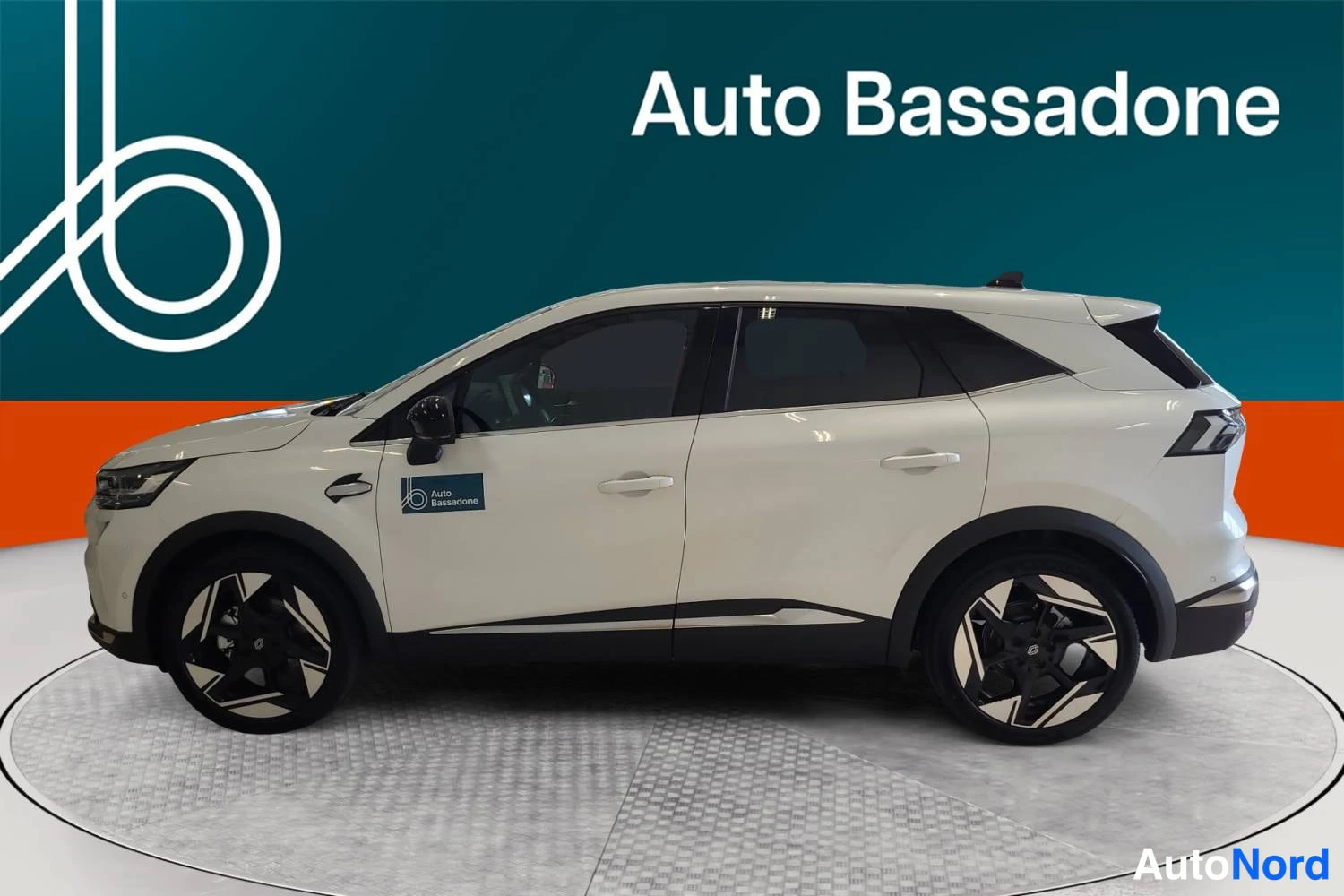 Valkoinen Renault Symbioz 2026, sivulta, kuva 5