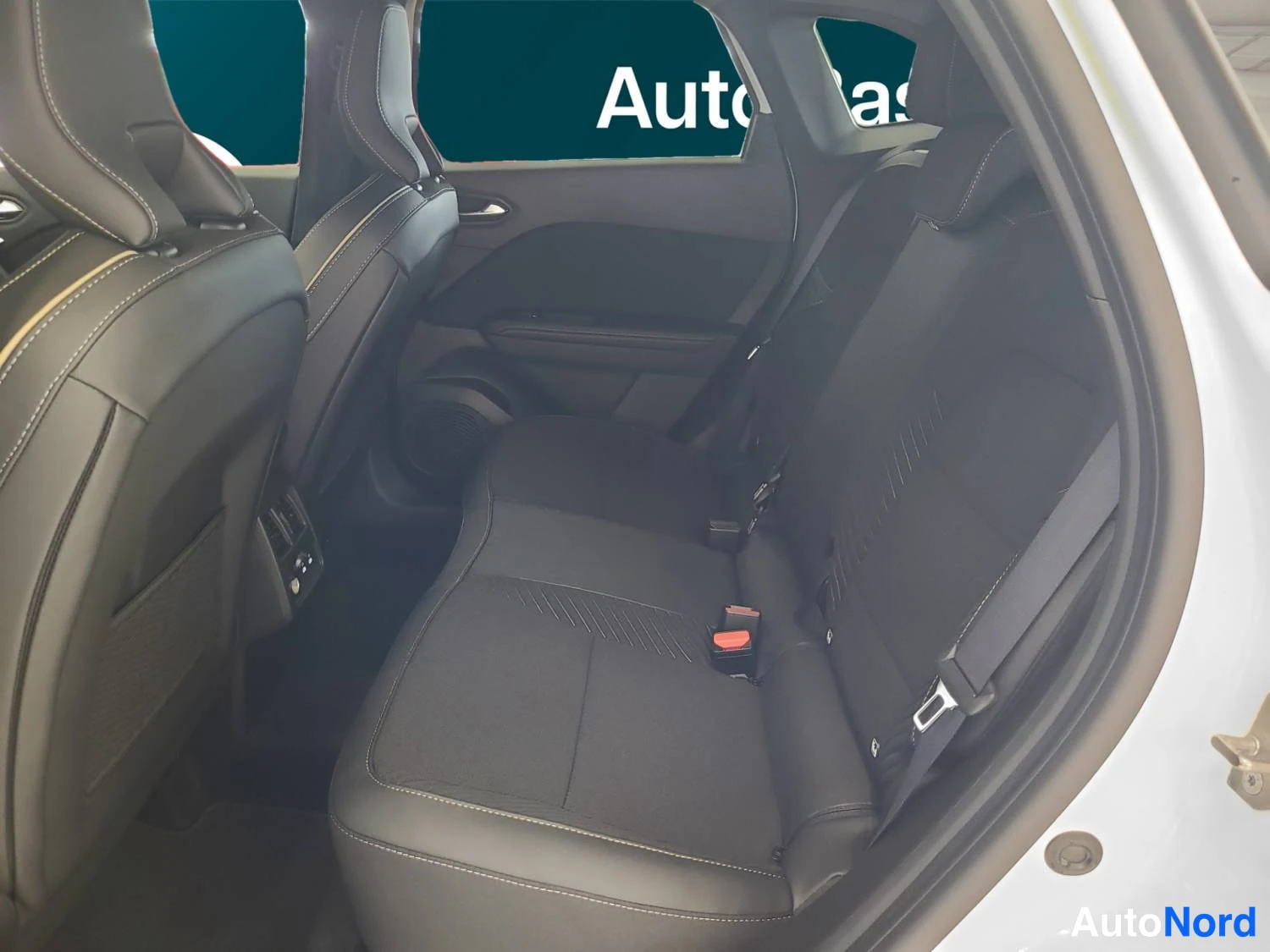 Valkoinen Renault Symbioz 2026, kuva 10
