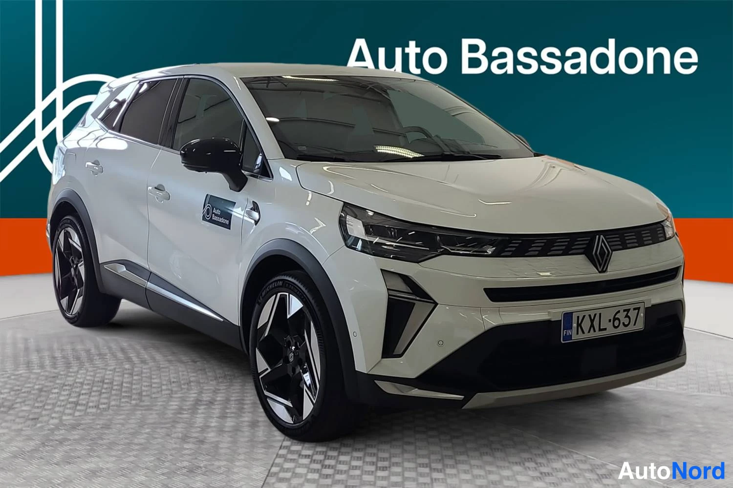 Valkoinen Renault Symbioz 2026, etuviisto, keula oikealle, kuva 3