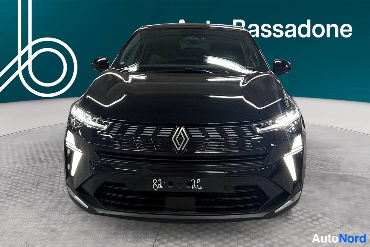 Musta Renault Symbioz 2026, edestä, kuva 3