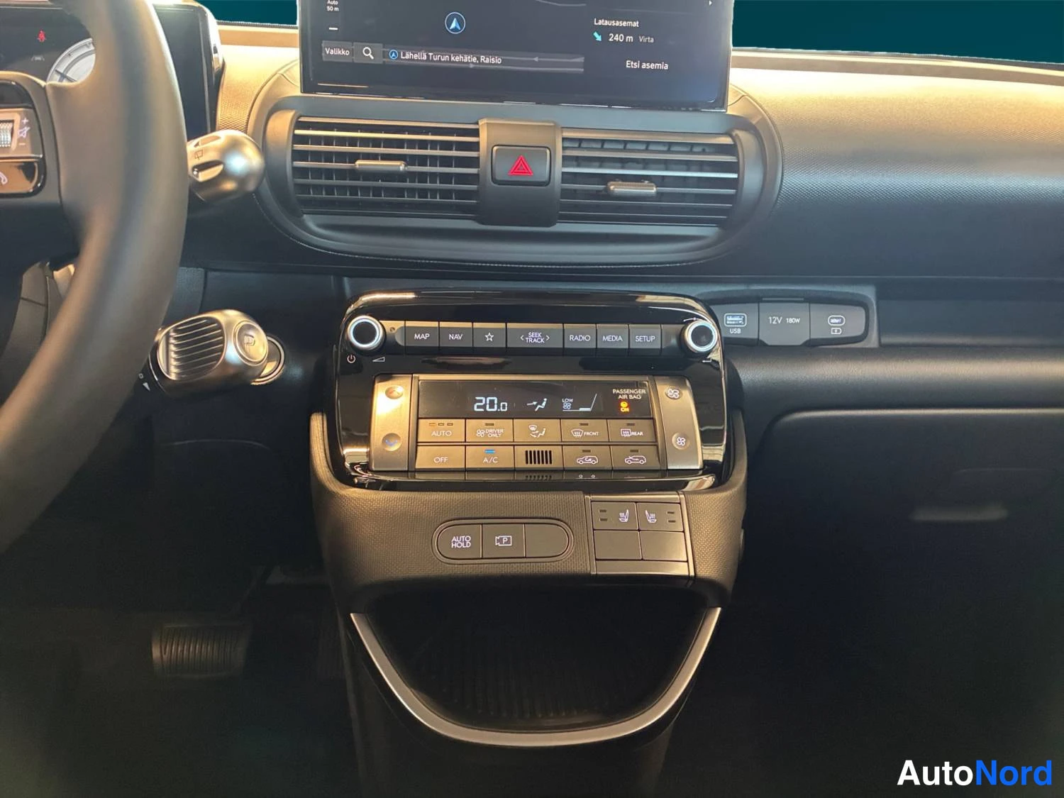 Oranssi Hyundai Inster 2025, kuva 11