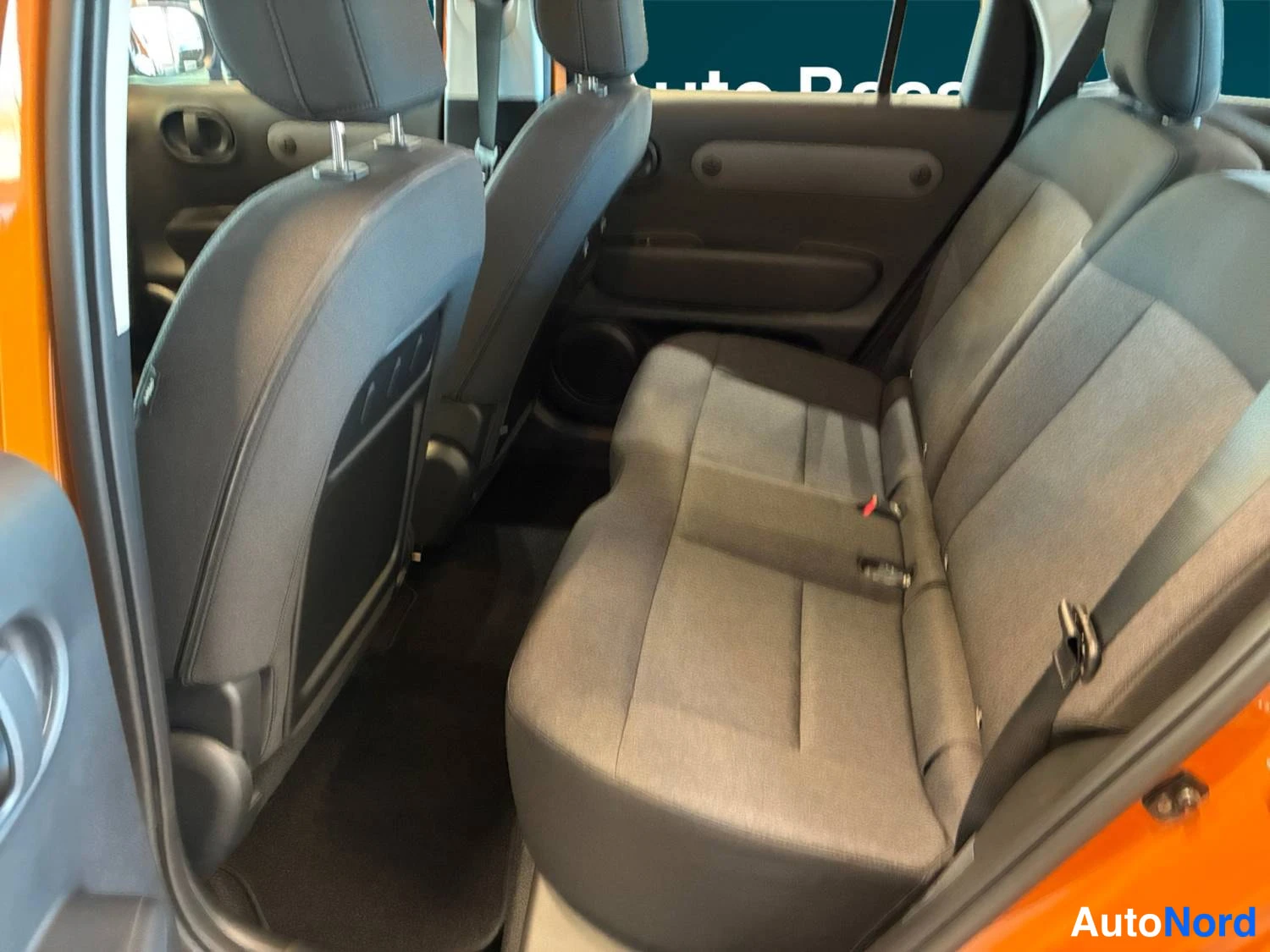 Oranssi Hyundai Inster 2025, kuva 13