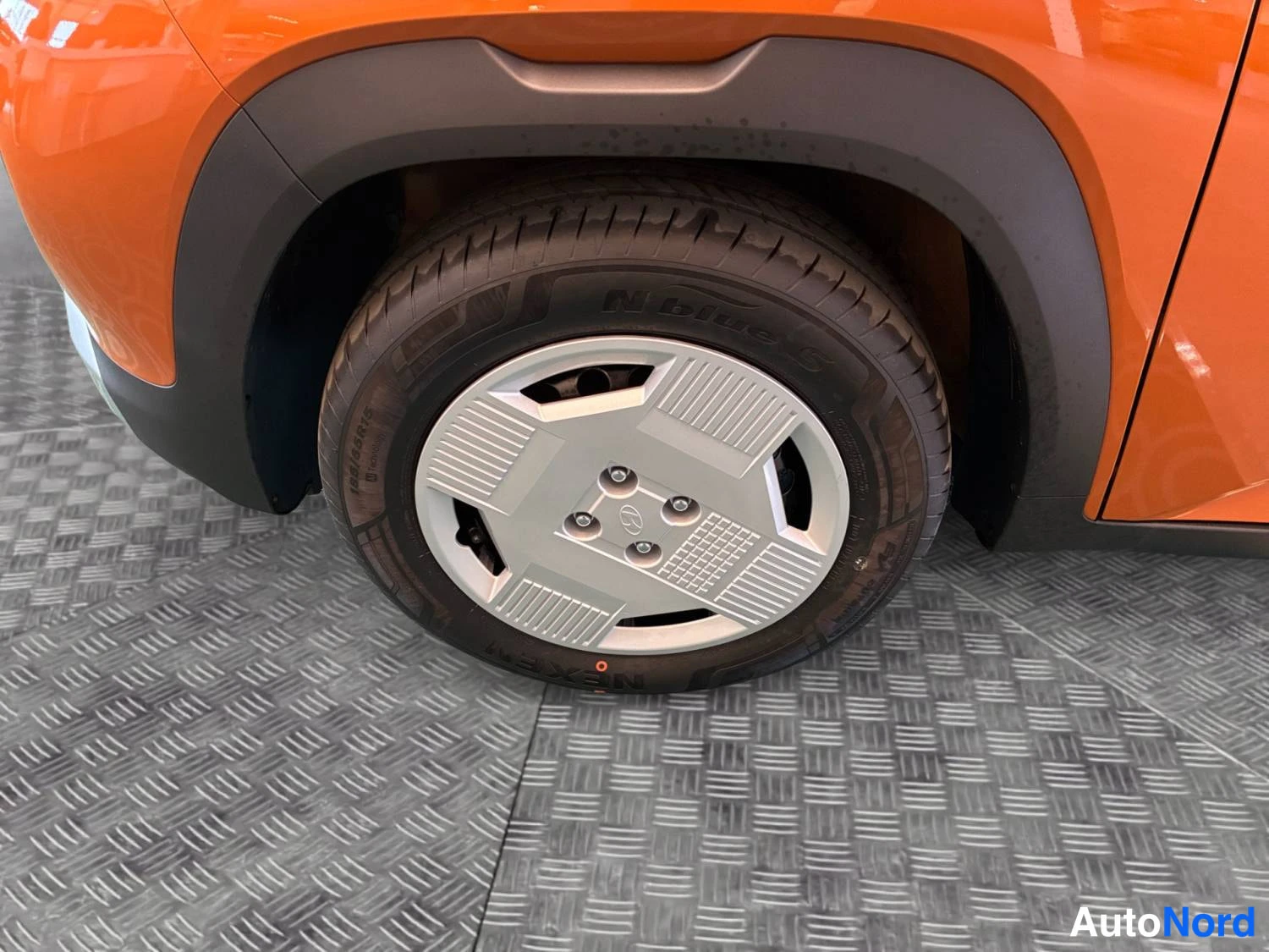 Oranssi Hyundai Inster 2025, kuva 14