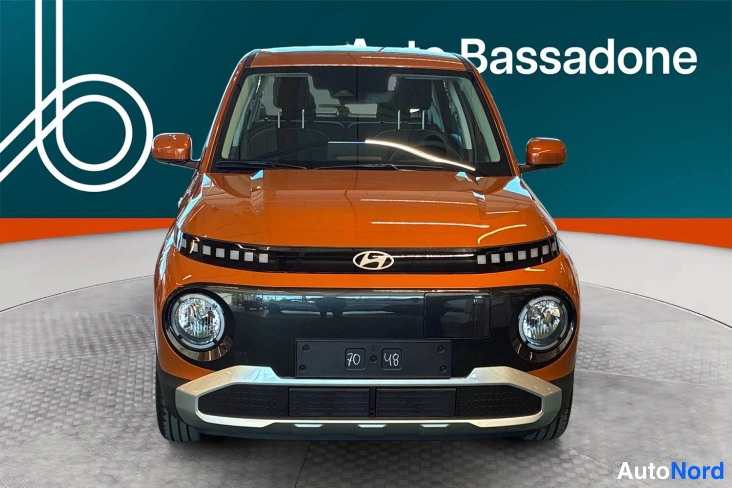 Oranssi Hyundai Inster 2025, edestä, kuva 3