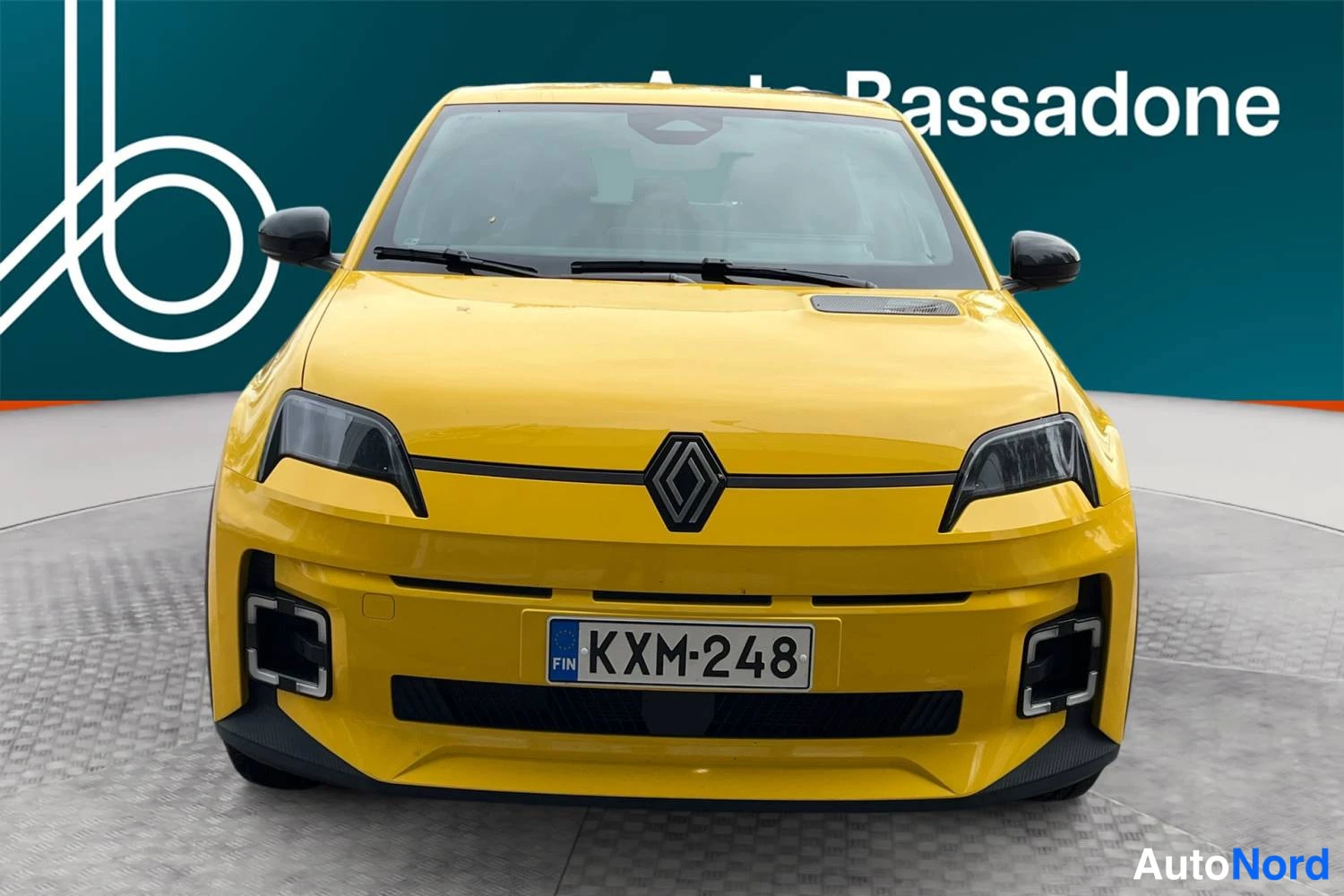 Keltainen Renault 5 E-Tech electric 2025, edestä, kuva 3