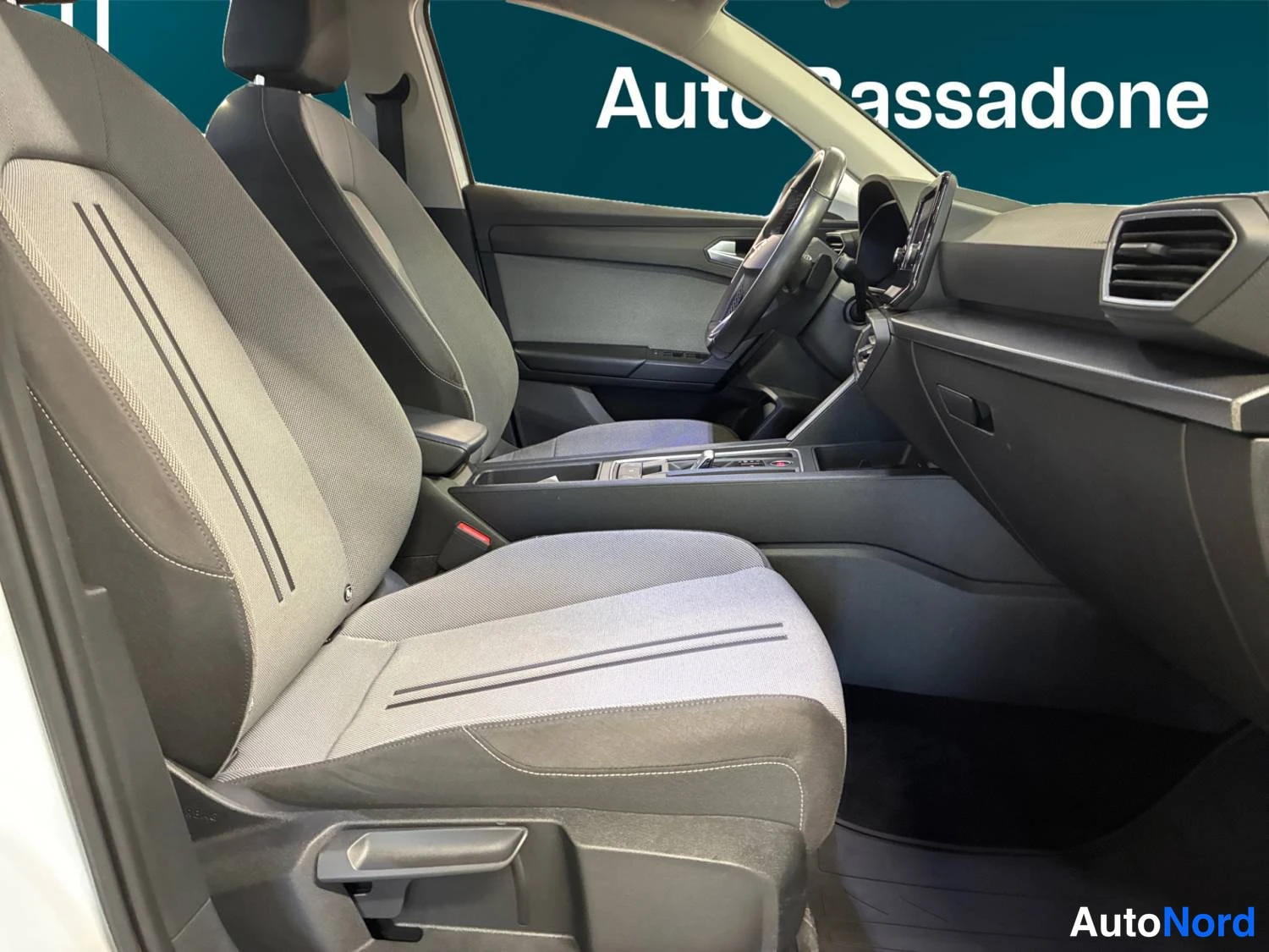 Valkoinen Seat Leon sportstourer 2021, kuva 14