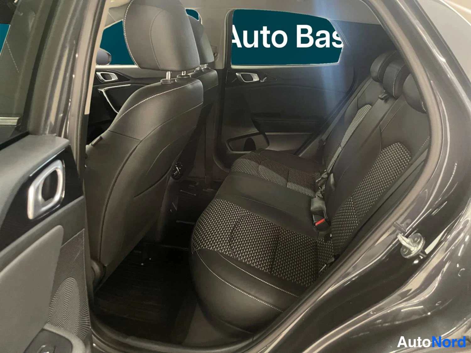 Harmaa Kia Xceed 2023, kuva 13