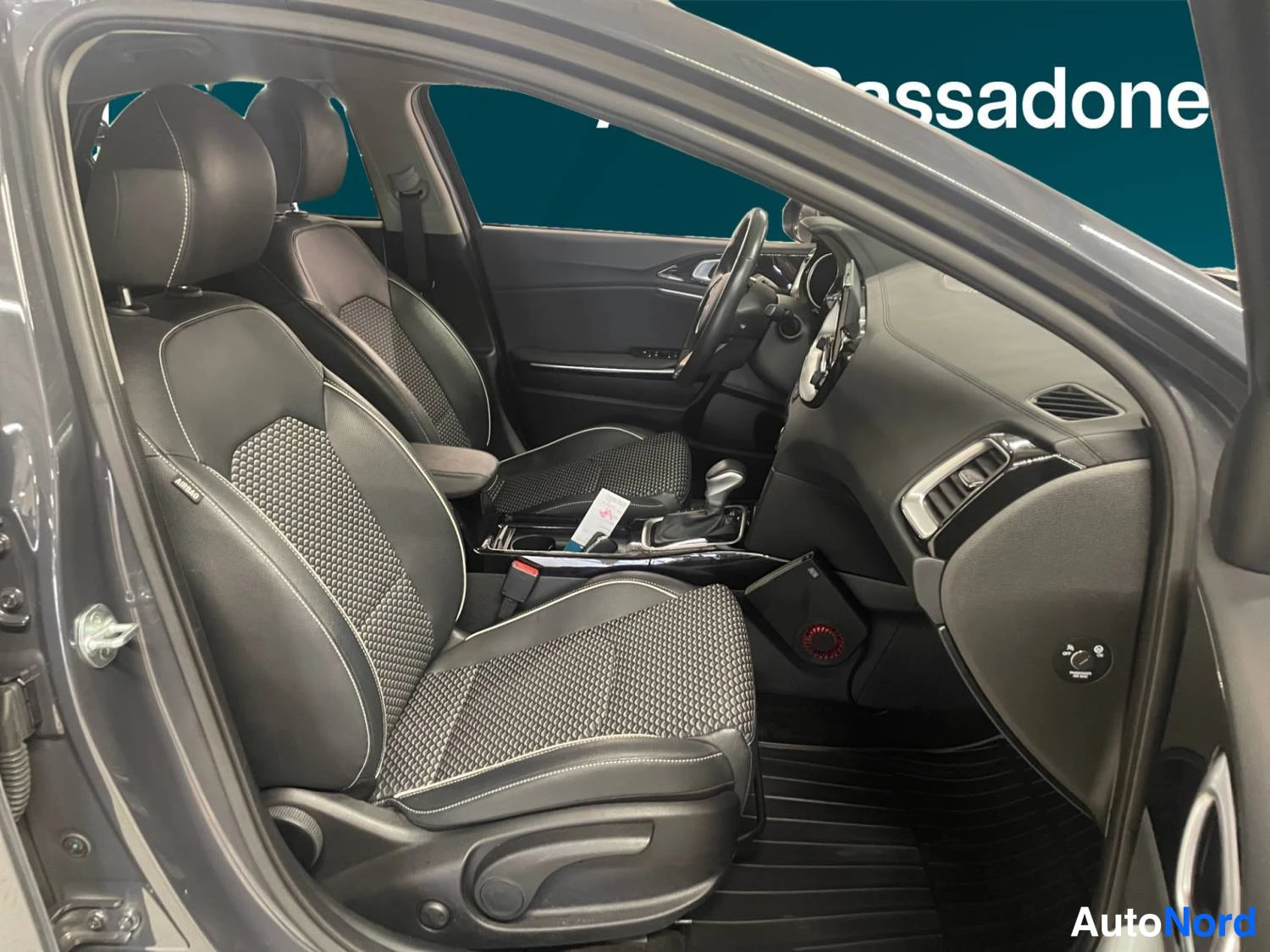 Harmaa Kia Xceed 2023, kuva 15