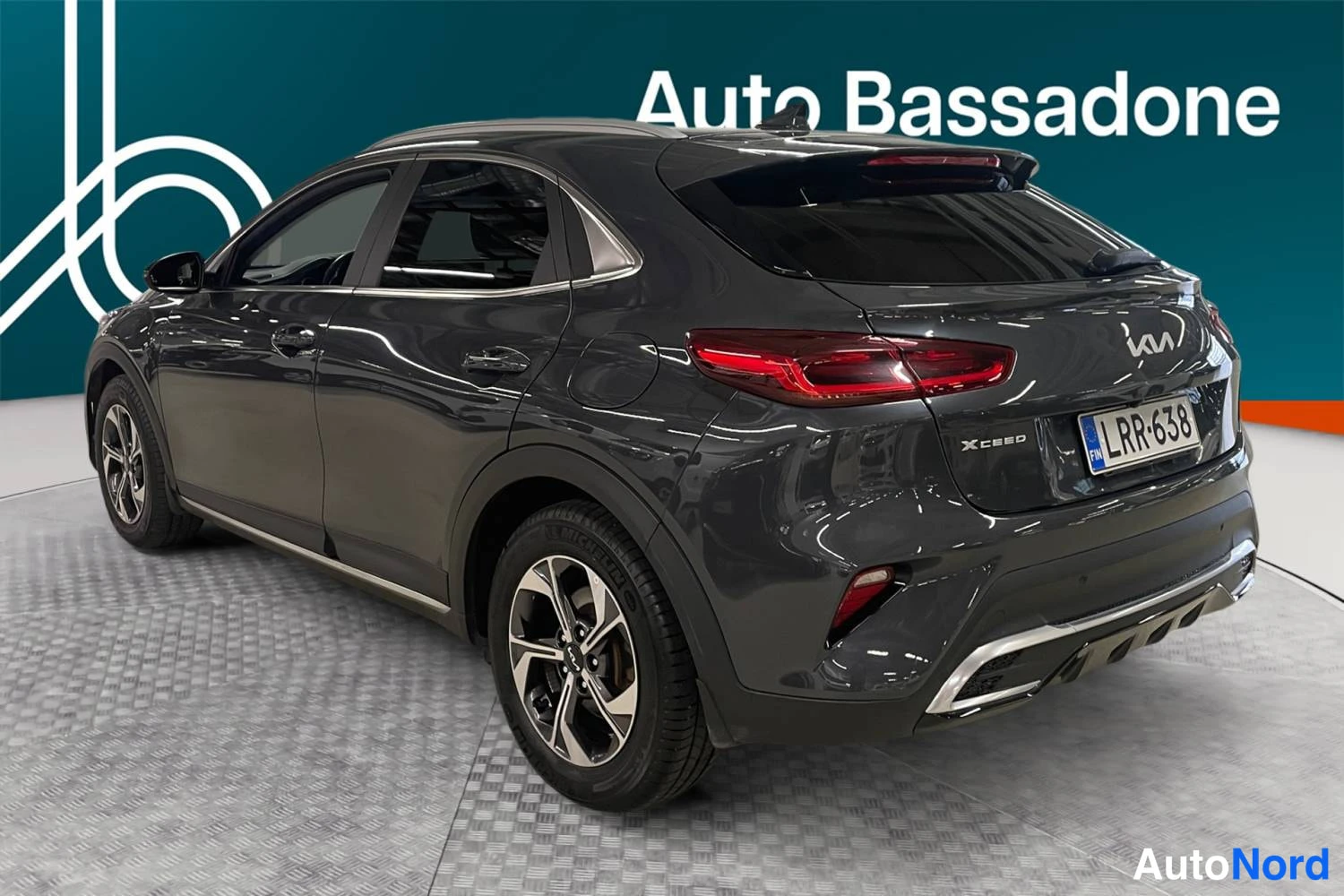 Harmaa Kia Xceed 2023, takaviisto, kuva 7