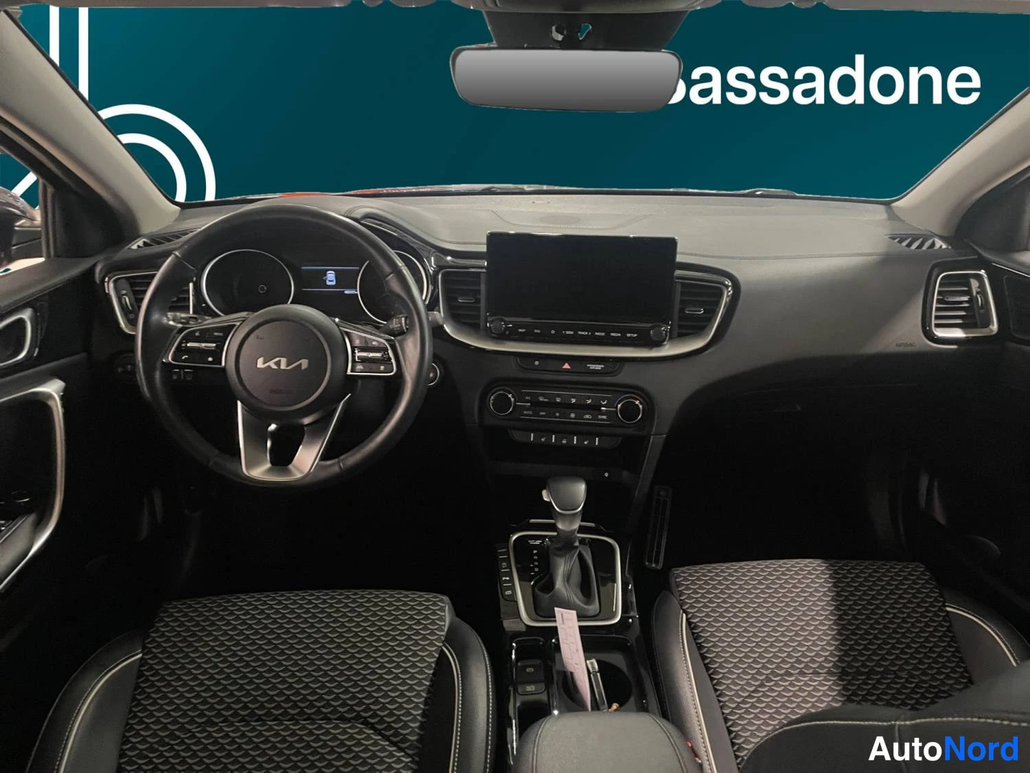 Harmaa Kia Xceed 2023, etuistuimet, kuva 10