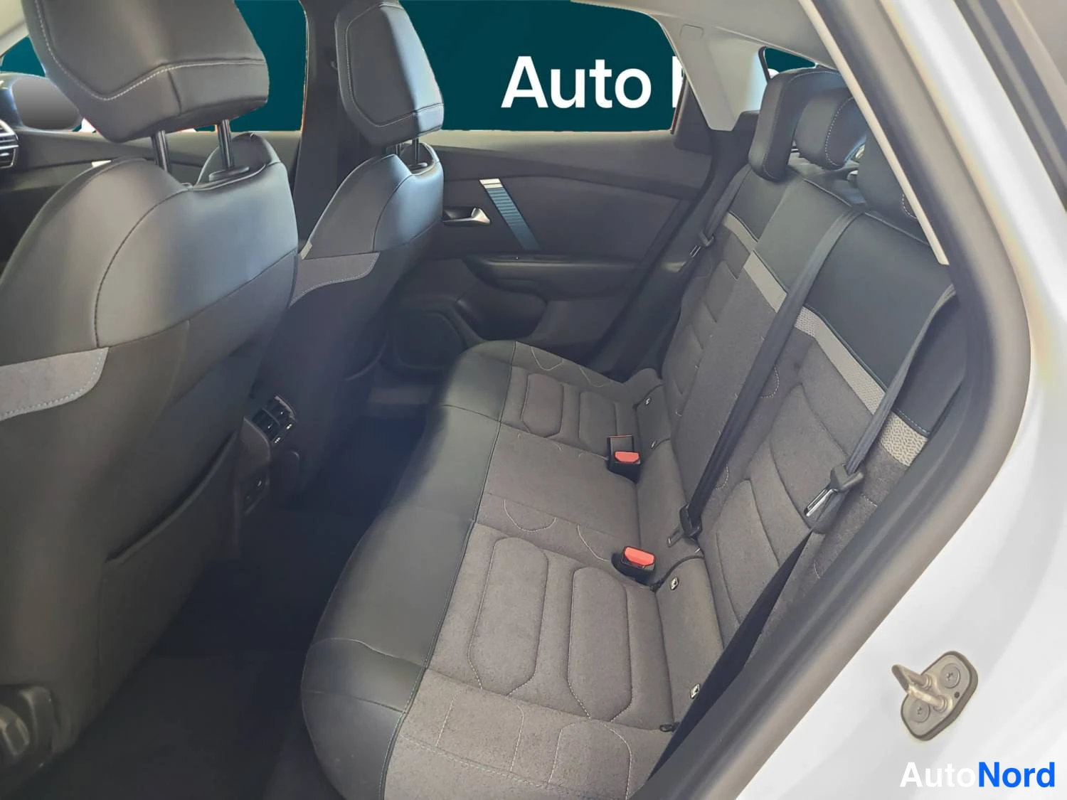 Valkoinen Citroen C4 2023, kuva 22