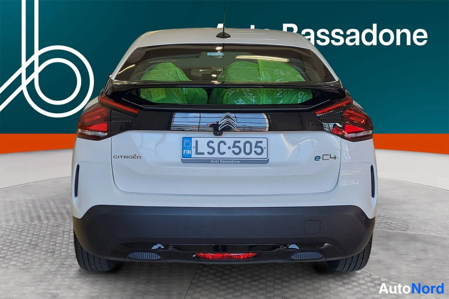 Valkoinen Citroen C4 2023, takaa, kuva 8