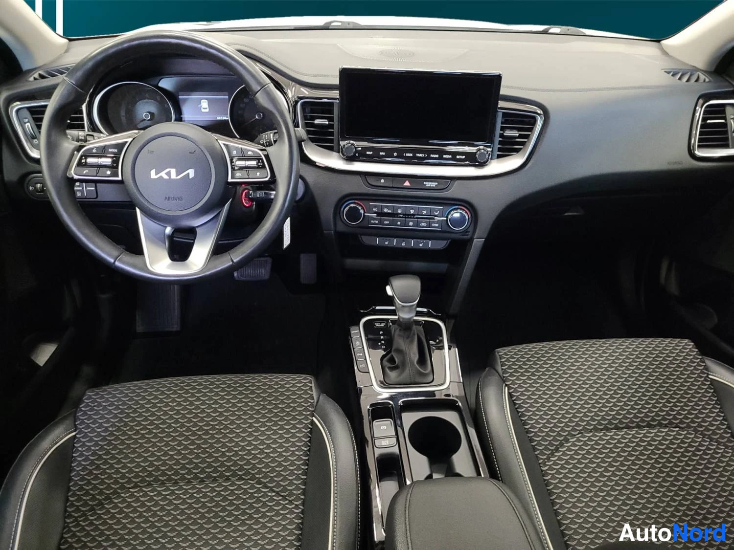 Valkoinen Kia Xceed 2023, kuva 11