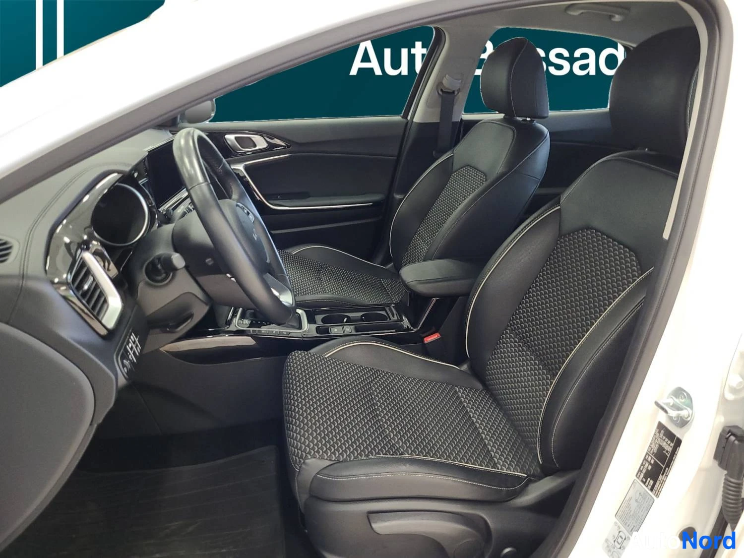 Valkoinen Kia Xceed 2023, kuva 10