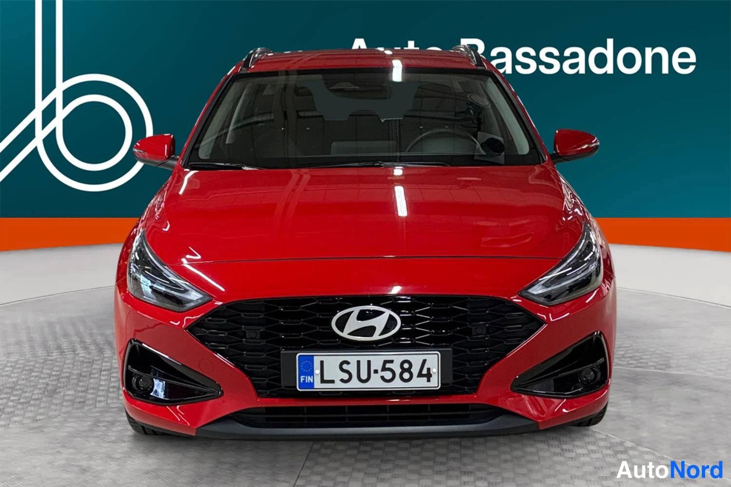 Punainen Hyundai I30 2024, edestä, kuva 4