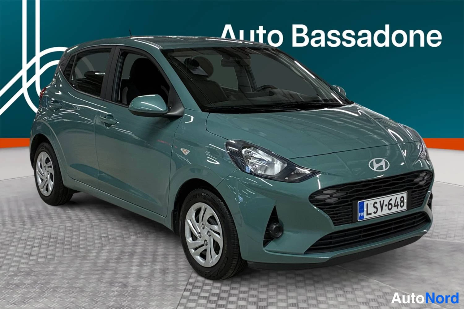 Harmaa Hyundai I10 2024, etuviisto, keula oikealle, kuva 3