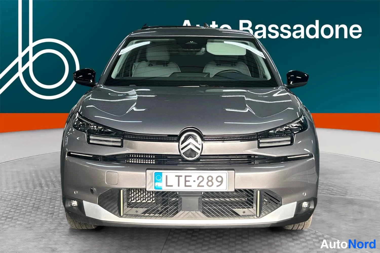 Harmaa Citroen C4 2025, edestä, kuva 4