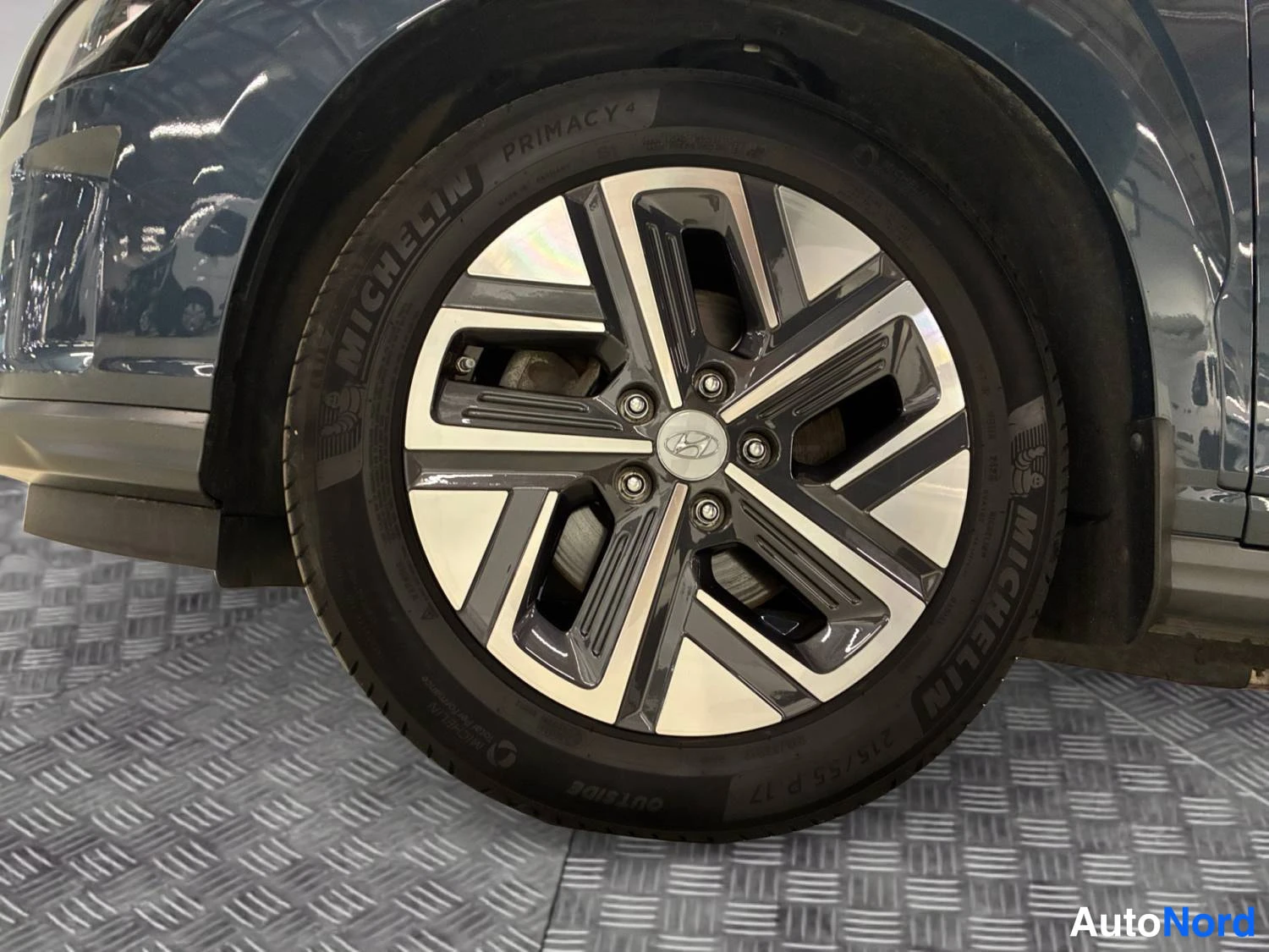 Harmaa Hyundai Kona Electric 2023, kuva 13