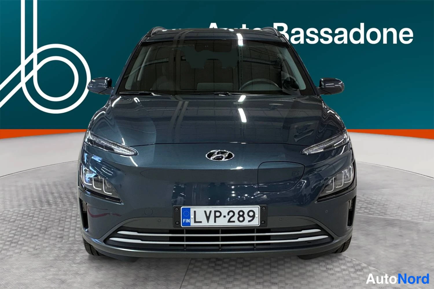 Harmaa Hyundai Kona Electric 2023, edestä, kuva 3