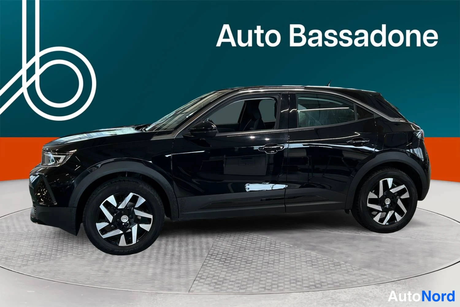Musta Opel Mokka 2022, sivulta, kuva 6
