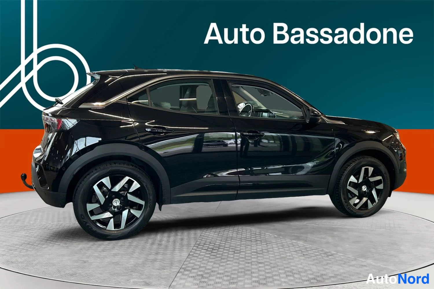 Musta Opel Mokka 2022, sivulta, kuva 5