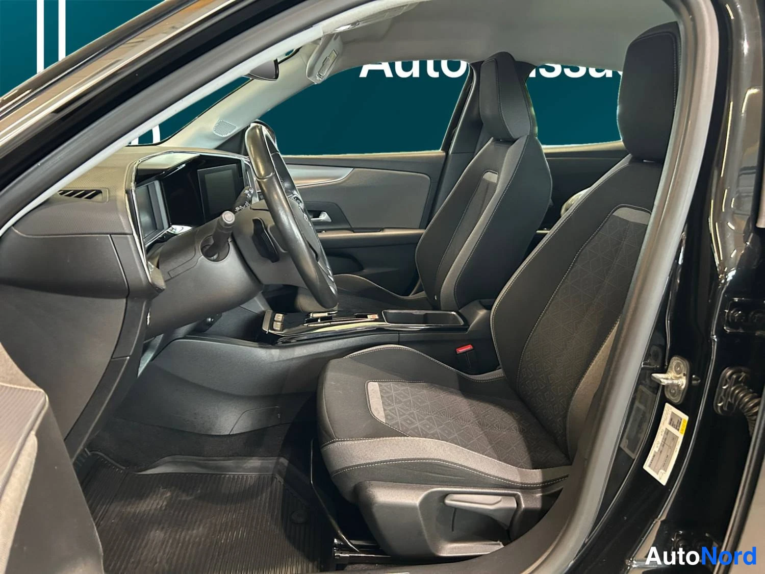 Musta Opel Mokka 2022, kuva 10