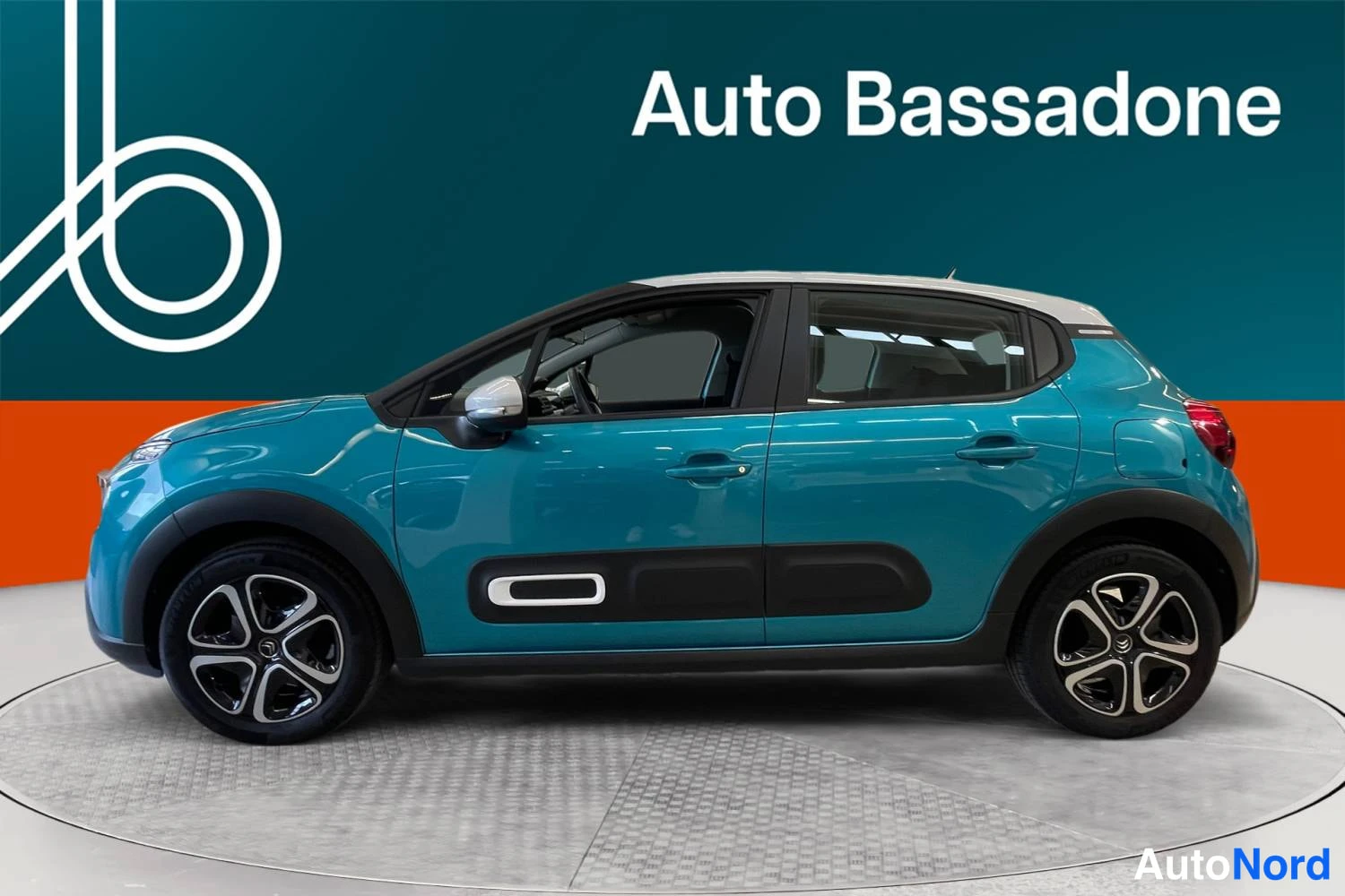 Turkoosi Citroen C3 2022, sivulta, kuva 4