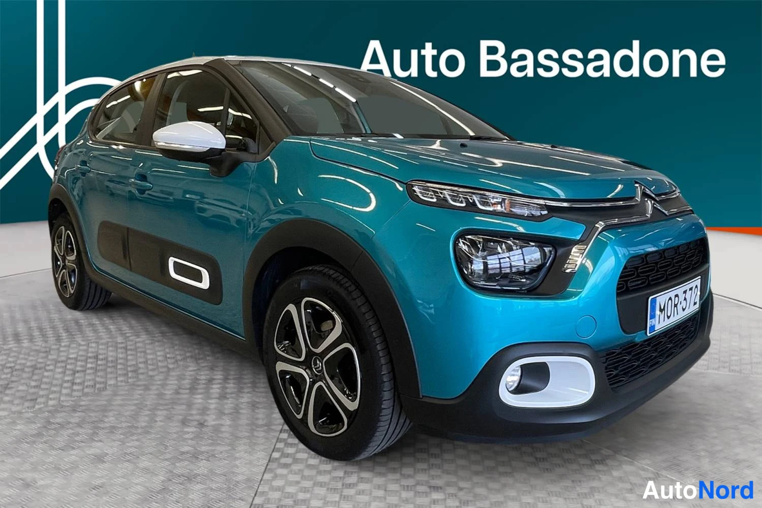 Turkoosi Citroen C3 2022, etuviisto, keula oikealle, kuva 2
